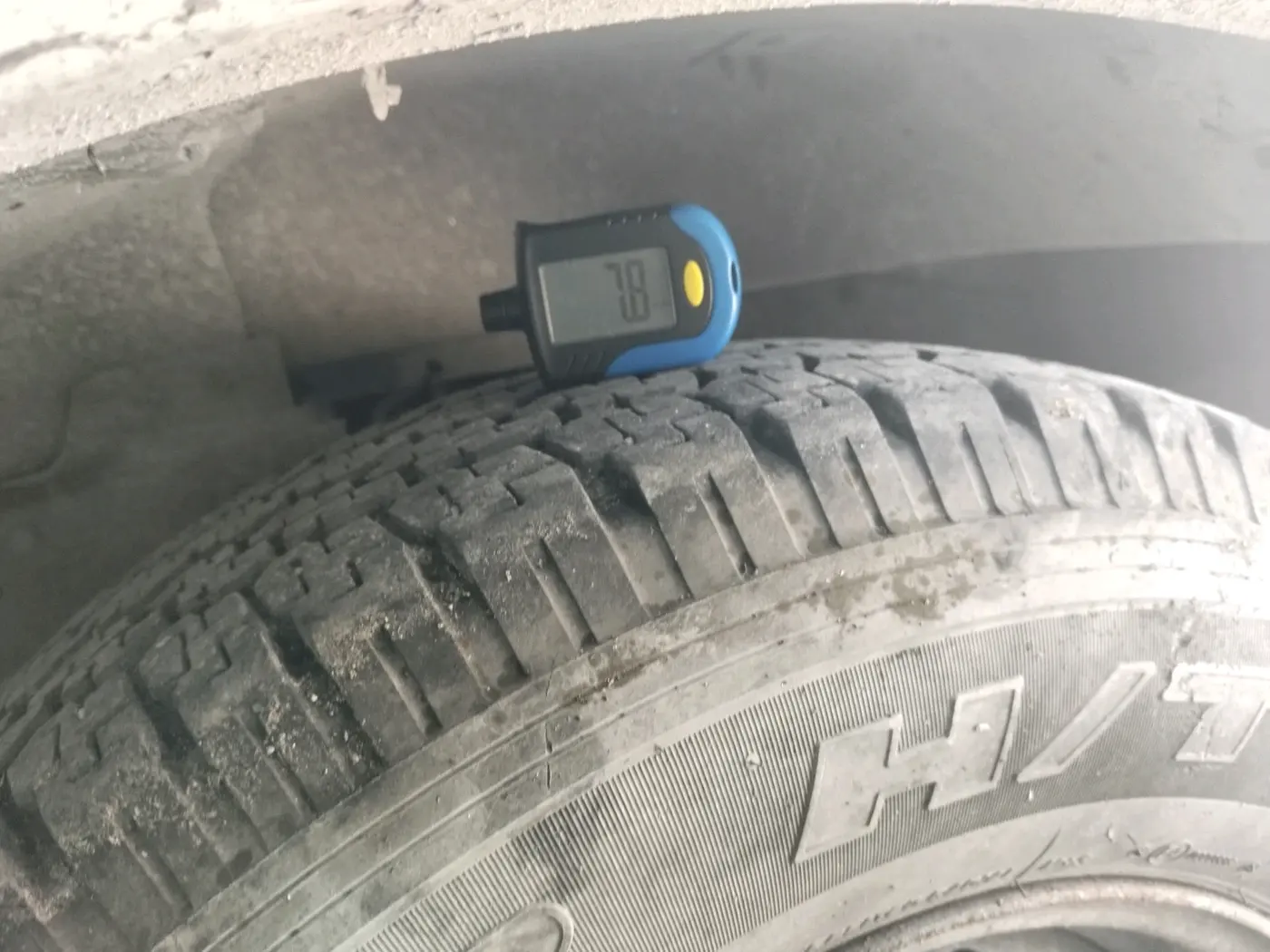 2013 Mahindra Scorpio SLE, Diesel, Manual, 2,52,128 km, tyre