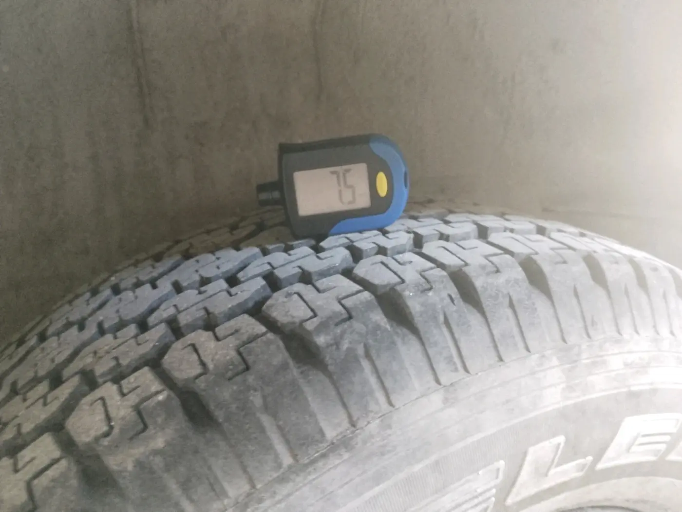 2013 Mahindra Scorpio SLE, Diesel, Manual, 2,52,128 km, tyre