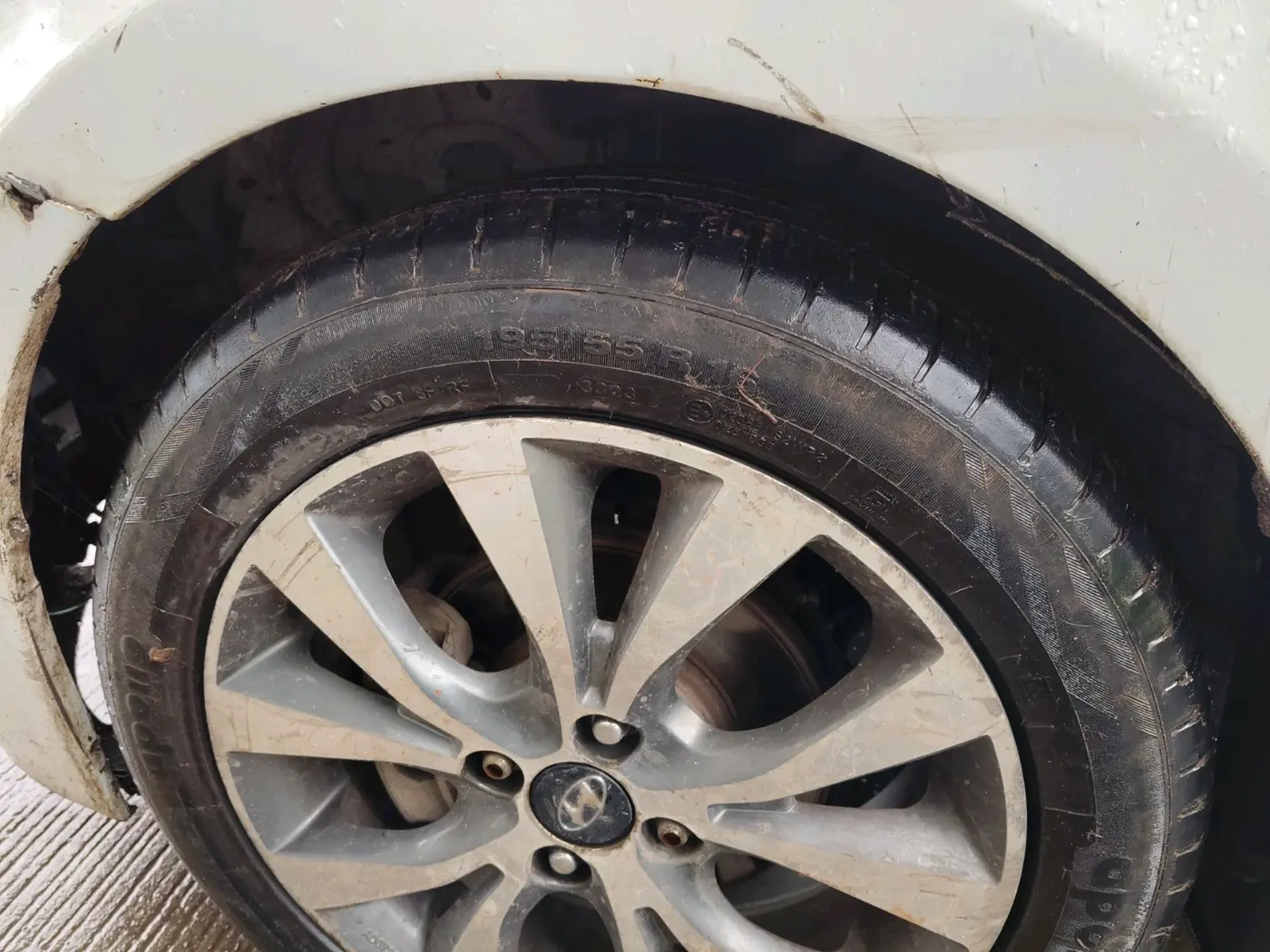 2015 Hyundai Verna FLUIDIC 1.6 CRDI SX, Diesel, Manual, 1,56,241 km, tyre