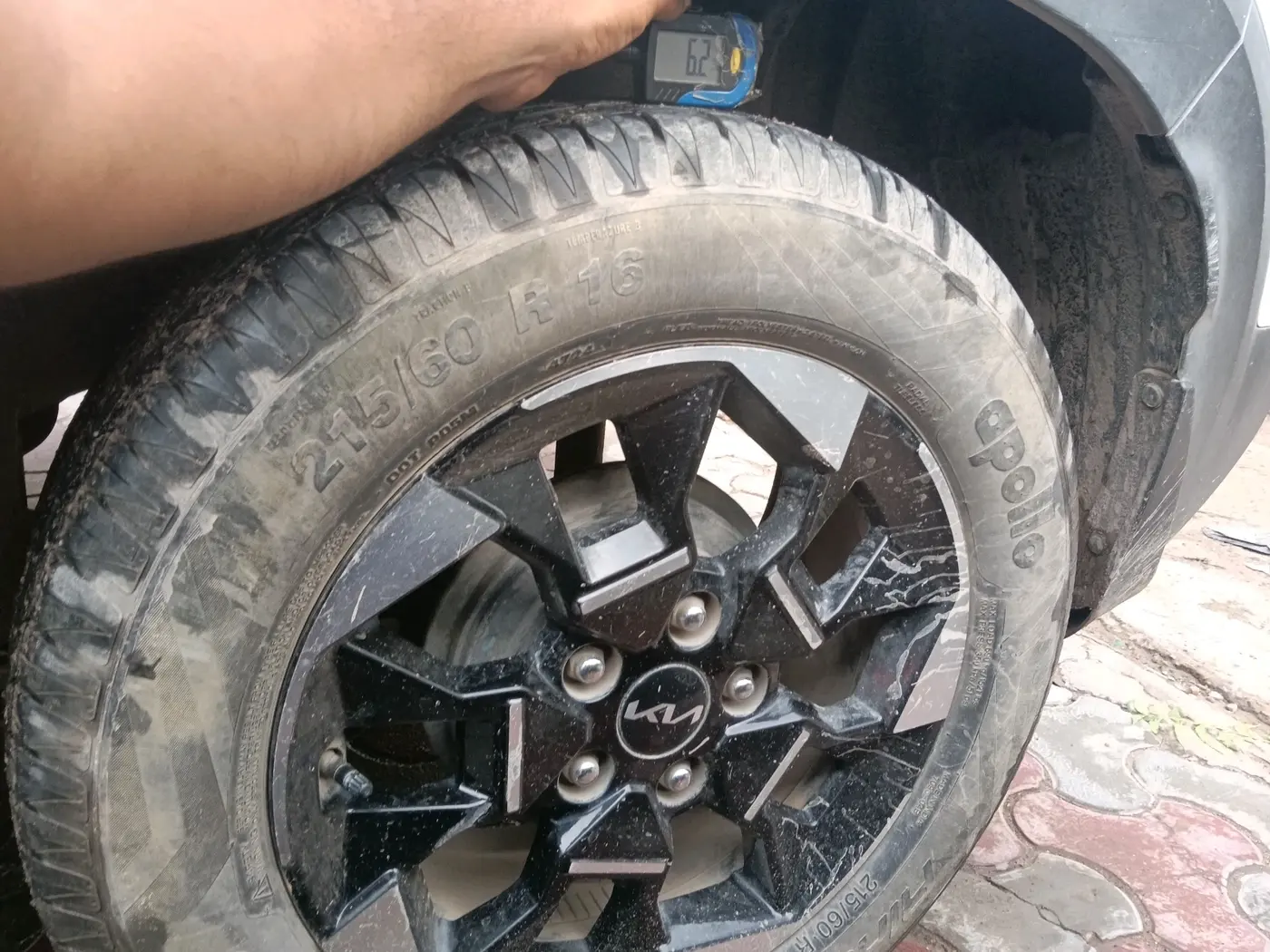 2025 KIA SONET HTK Plus (O) 1.2 Petrol MT, CNG, Manual, 23,515 km, tyre