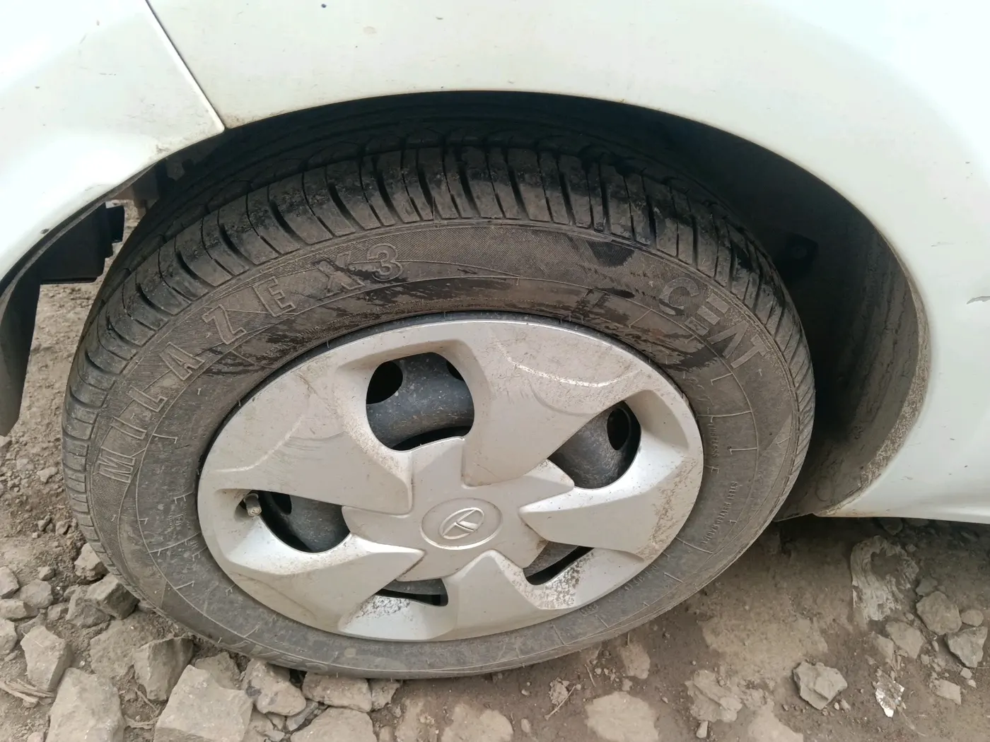 2017 Tata Tiago XZA PETROL, Petrol, Automatic, 97,661 km, tyre