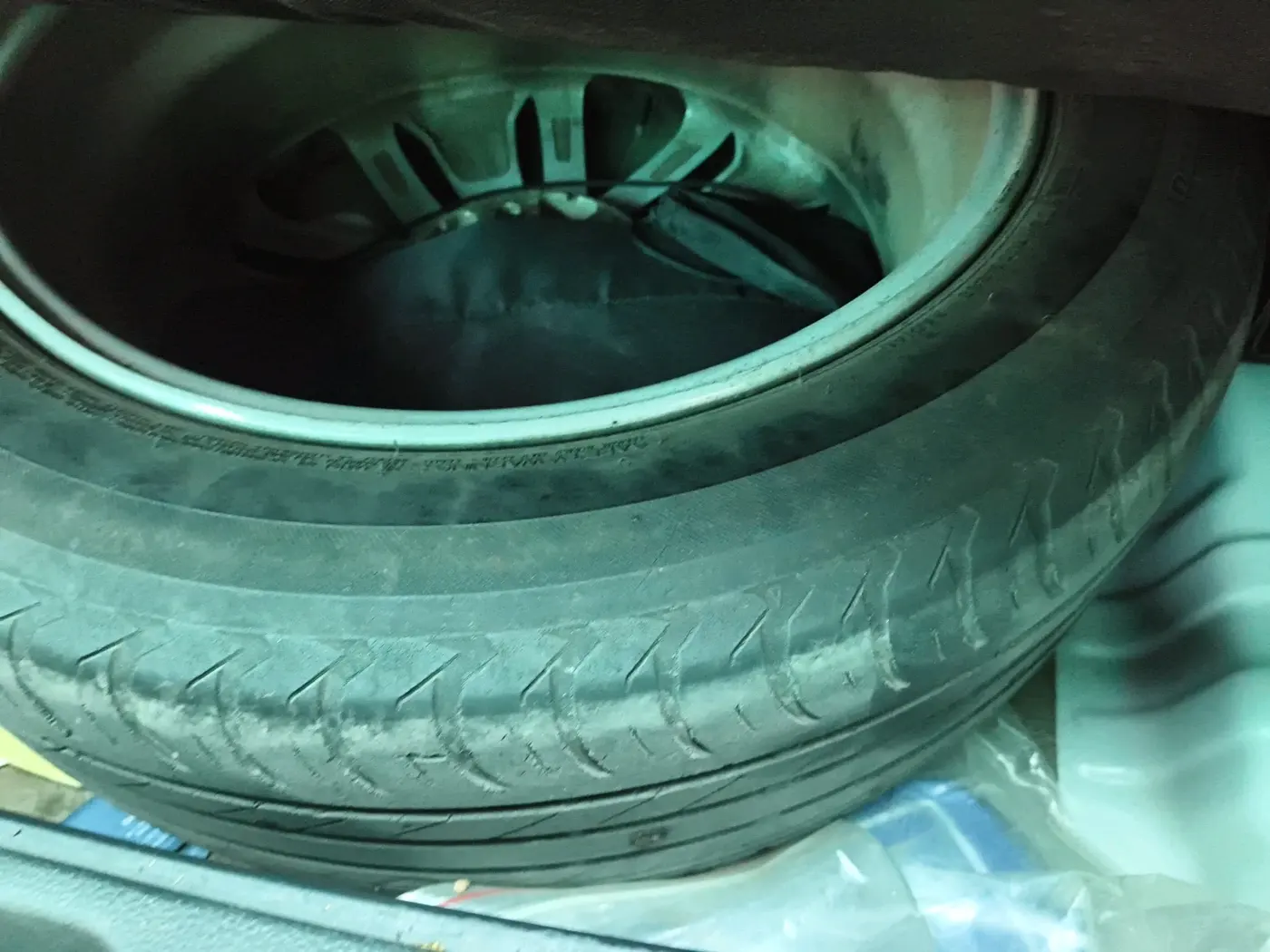 2017 Hyundai Tucson GLS 2WD AT DIESEL, Diesel, Automatic, 2,03,408 km, tyre