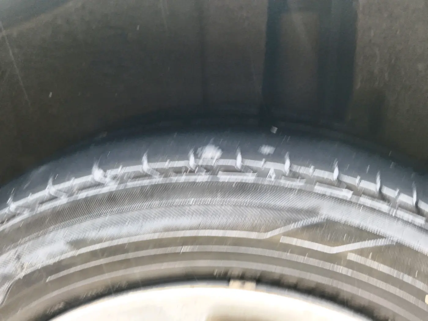 2014 Maruti Ertiga VXI CNG, CNG, Manual, 1,98,148 km, tyre