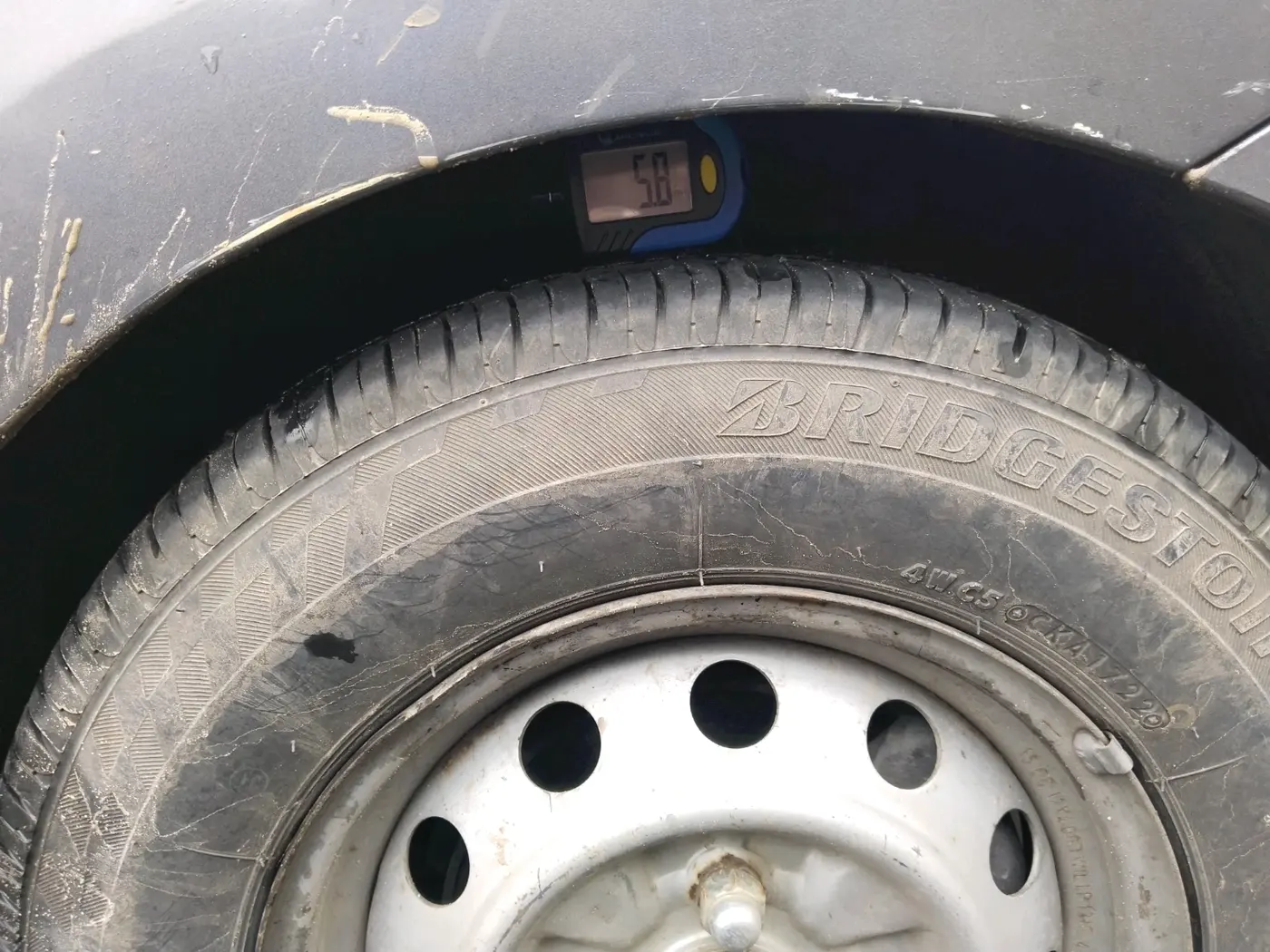 2015 Hyundai Eon ERA +, Petrol, Manual, 2,33,180 km, tyre