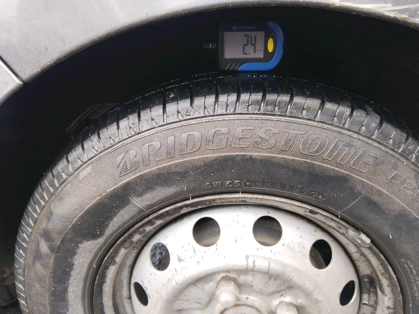 2015 Hyundai Eon ERA +, Petrol, Manual, 2,33,180 km, tyre