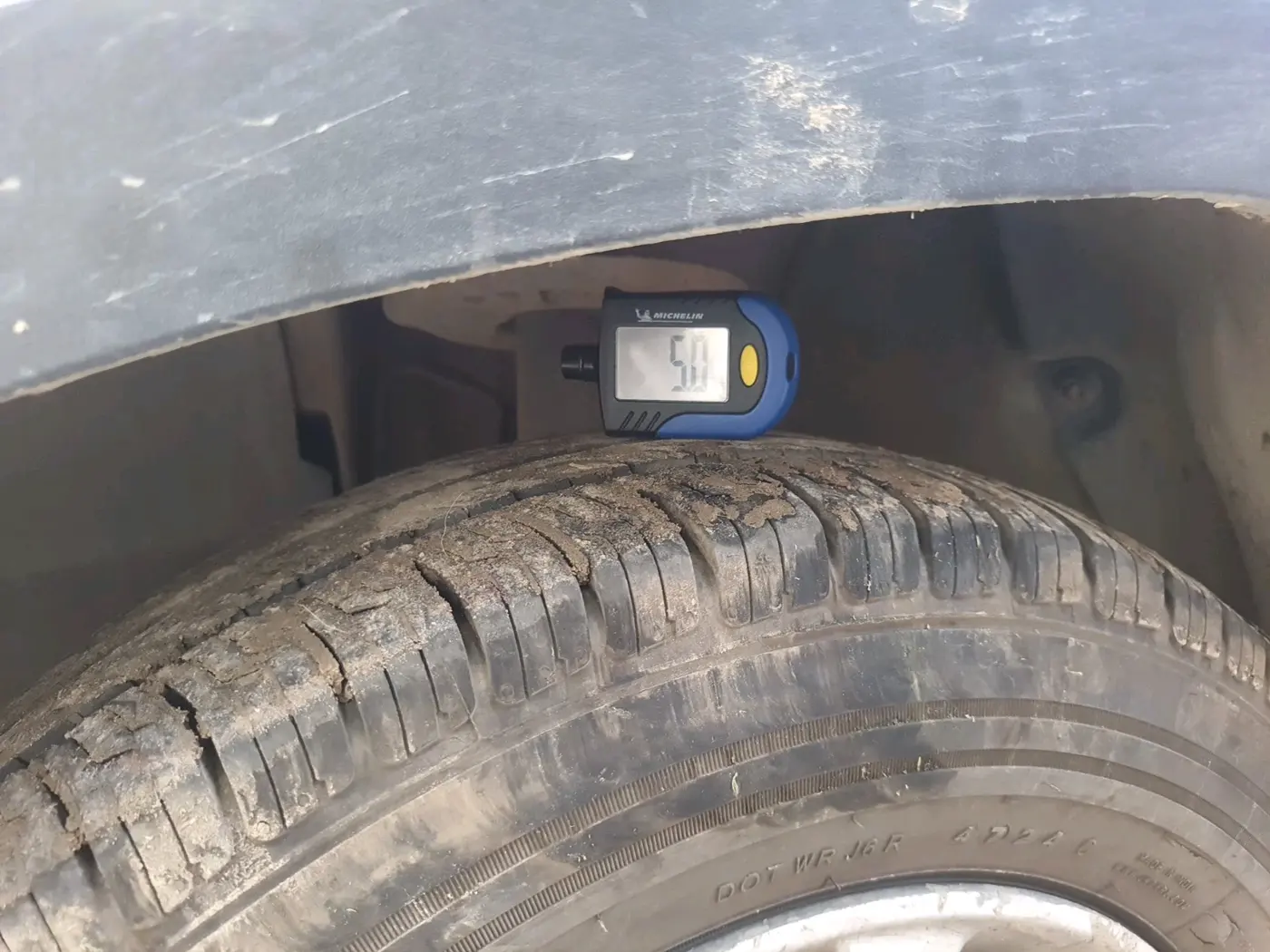 2016 Mahindra Kuv100 K8 D 5 STR, Diesel, Manual, 1,00,498 km, tyre