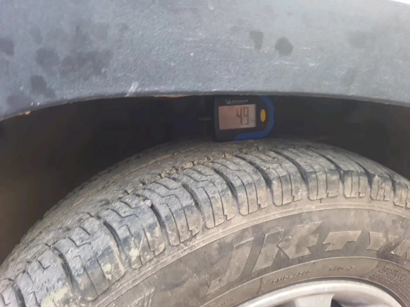 2016 Mahindra Kuv100 K8 D 5 STR, Diesel, Manual, 1,00,498 km, tyre