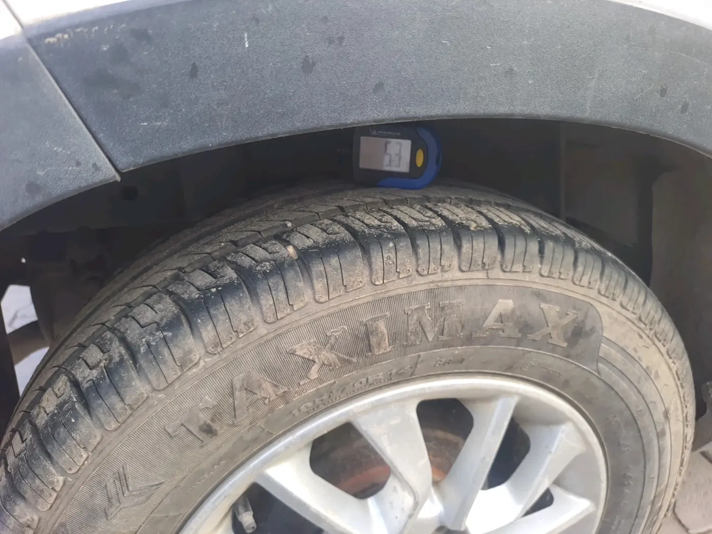 2016 Mahindra Kuv100 K8 D 5 STR, Diesel, Manual, 1,00,498 km, tyre