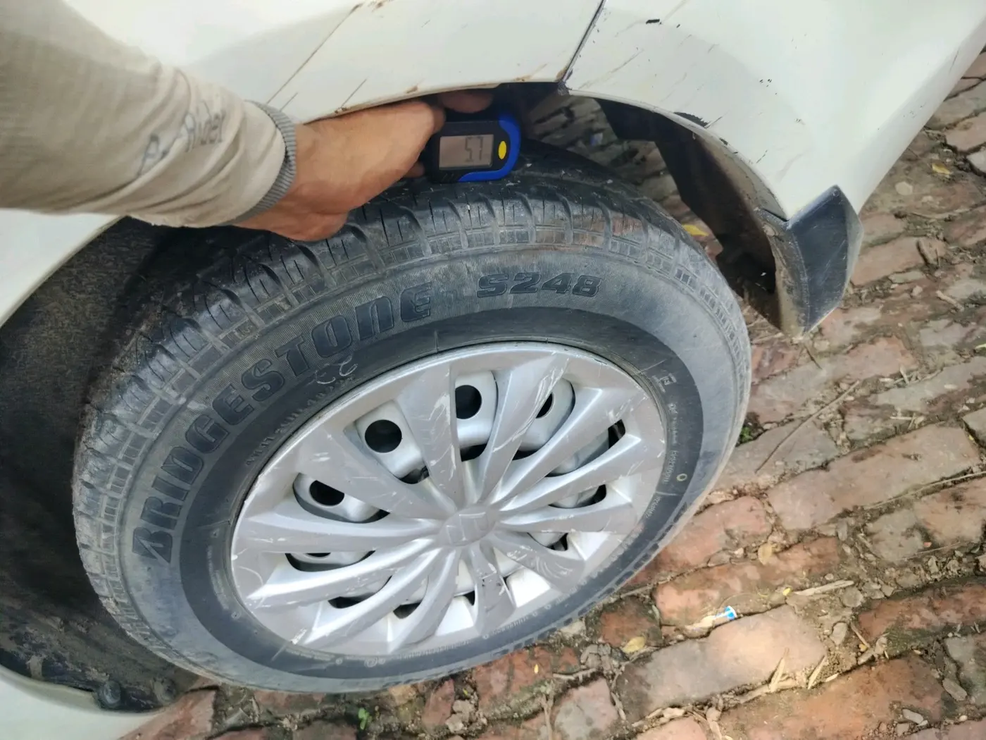 2015 Maruti Swift Dzire VDI, Diesel, Manual, 89,908 km, tyre