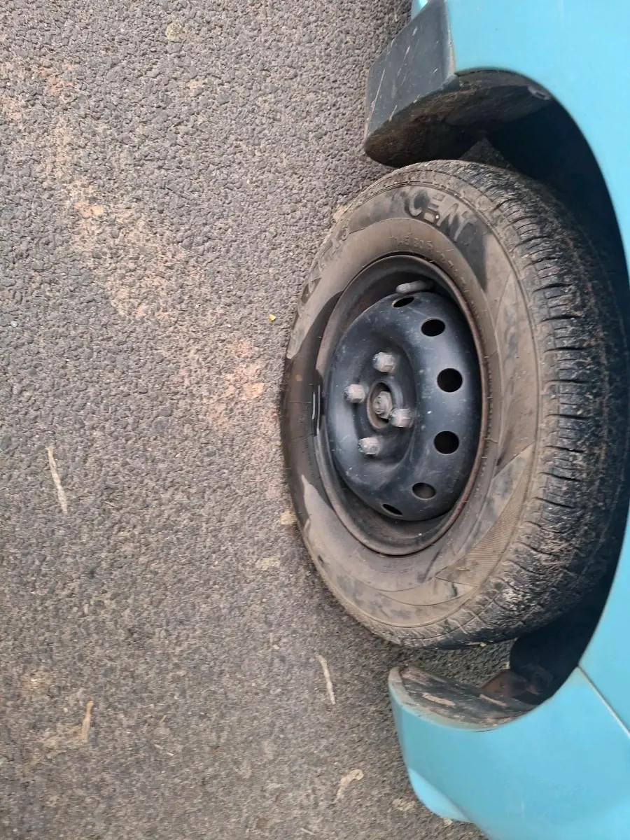 2012 Maruti Alto 800 LXI, Petrol, Manual, 1,98,344 km, tyre