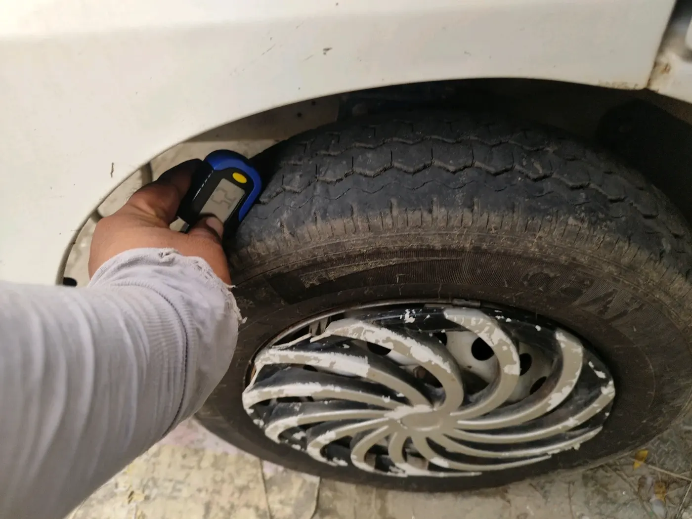 2024 Maruti Eeco 5 STR AC, Petrol, Manual, 35,548 km, tyre
