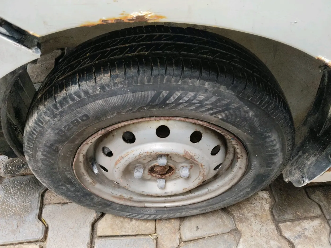 2015 Maruti Wagon R 1.0 LXI CNG, CNG, Manual, 85,453 km, tyre