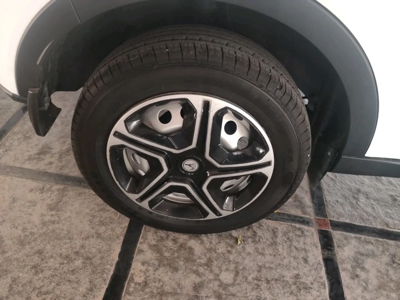 2023 Tata NEXON XE PETROL, Petrol, Manual, 4,167 km, tyre