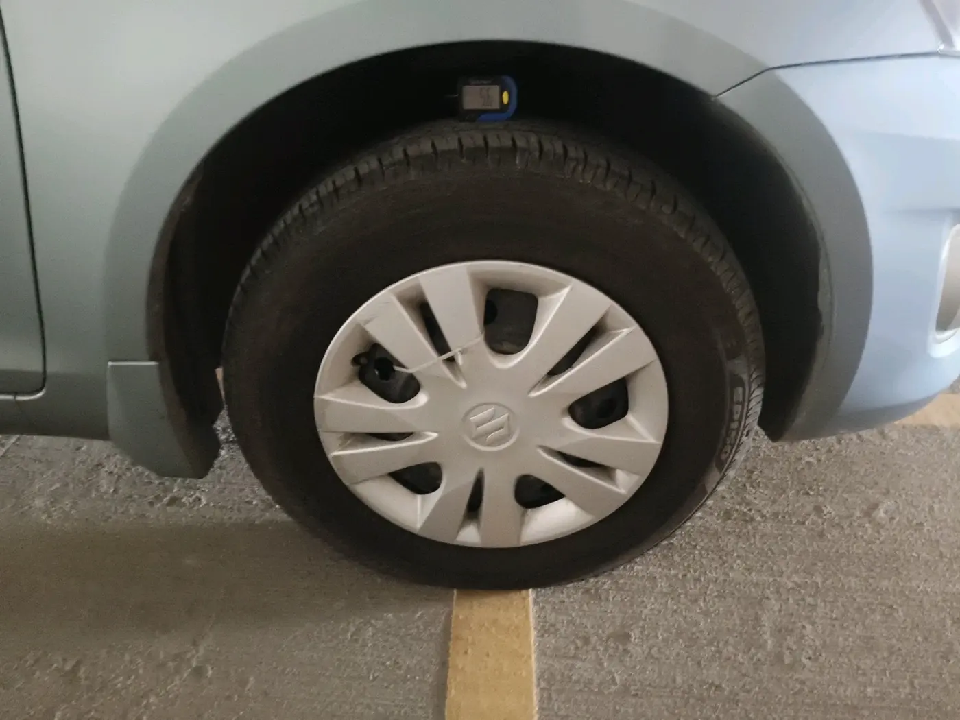 2013 Maruti Swift Dzire VXI, Petrol, Manual, 26,950 km, tyre