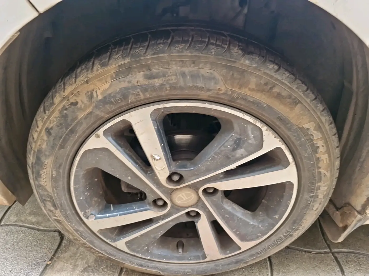 2022 Tata ALTROZ XZ PETROL, Petrol, Manual, 32,772 km, tyre