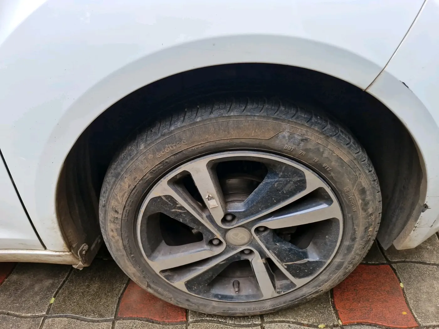 2022 Tata ALTROZ XZ PETROL, Petrol, Manual, 32,772 km, tyre