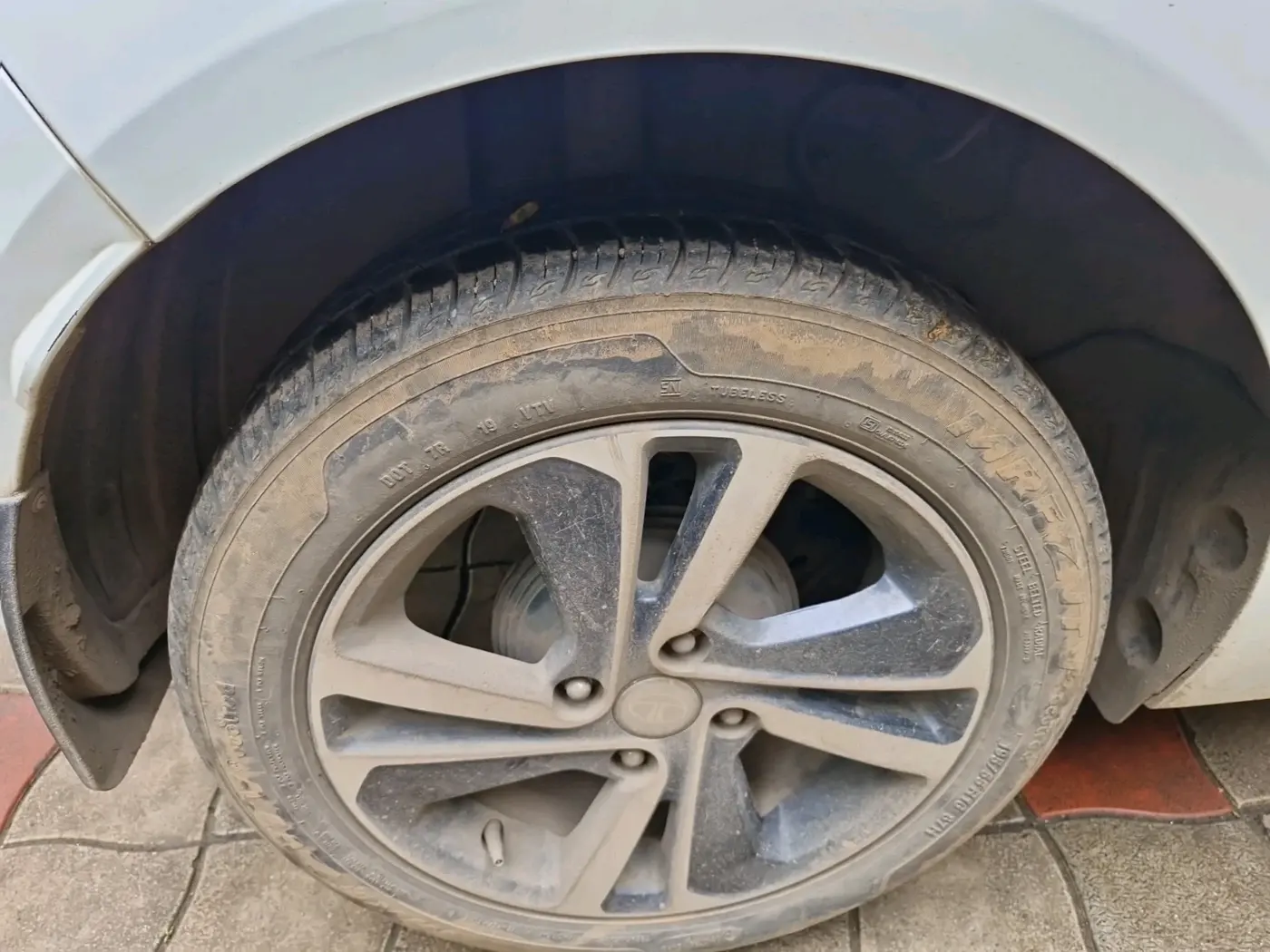 2022 Tata ALTROZ XZ PETROL, Petrol, Manual, 32,772 km, tyre