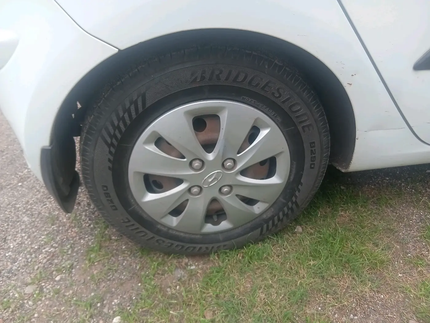 2012 Hyundai i10 MAGNA 1.2, CNG, Manual, 61,976 km, tyre