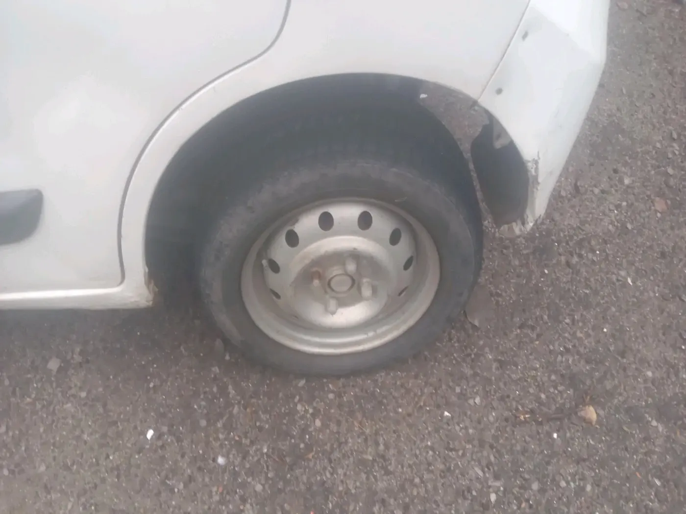 2012 Maruti Wagon R 1.0 LXI CNG, CNG, Manual, 1,66,893 km, tyre