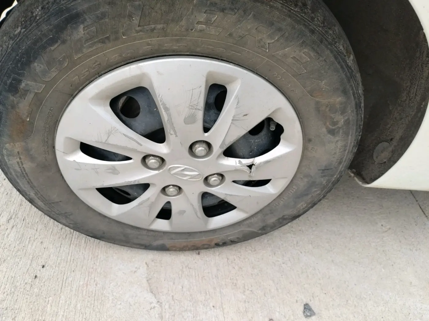 2012 Hyundai i10 MAGNA 1.2, Petrol, Manual, 48,244 km, tyre