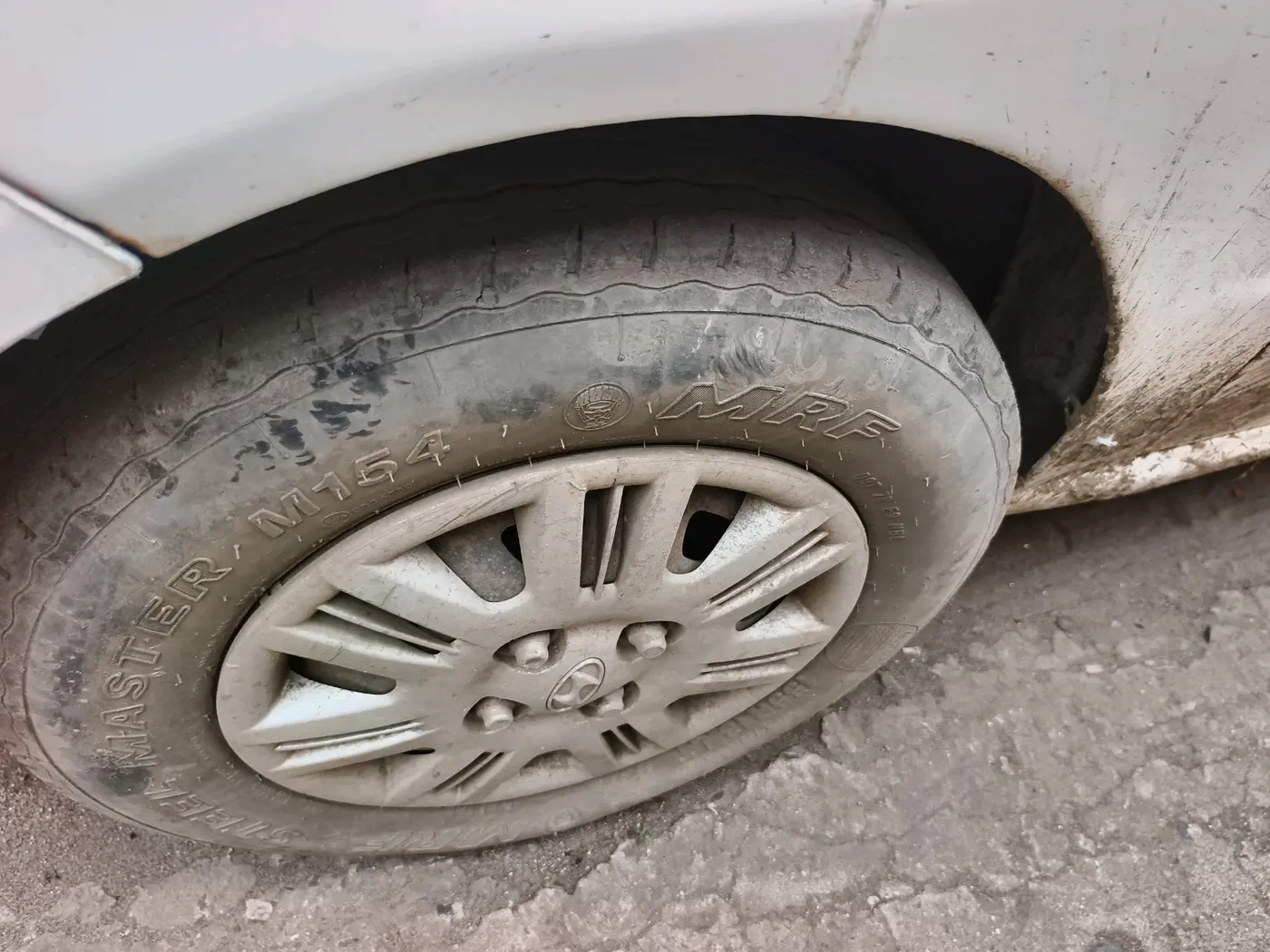 2013 Hyundai Santro Xing GLS, CNG, Manual, 1,05,608 km, tyre