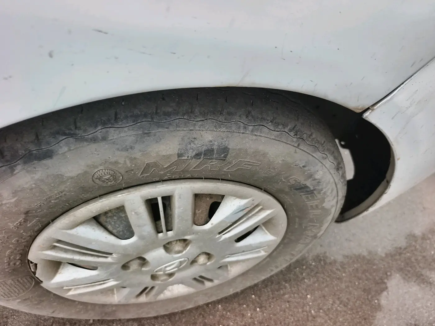 2013 Hyundai Santro Xing GLS, CNG, Manual, 1,05,608 km, tyre
