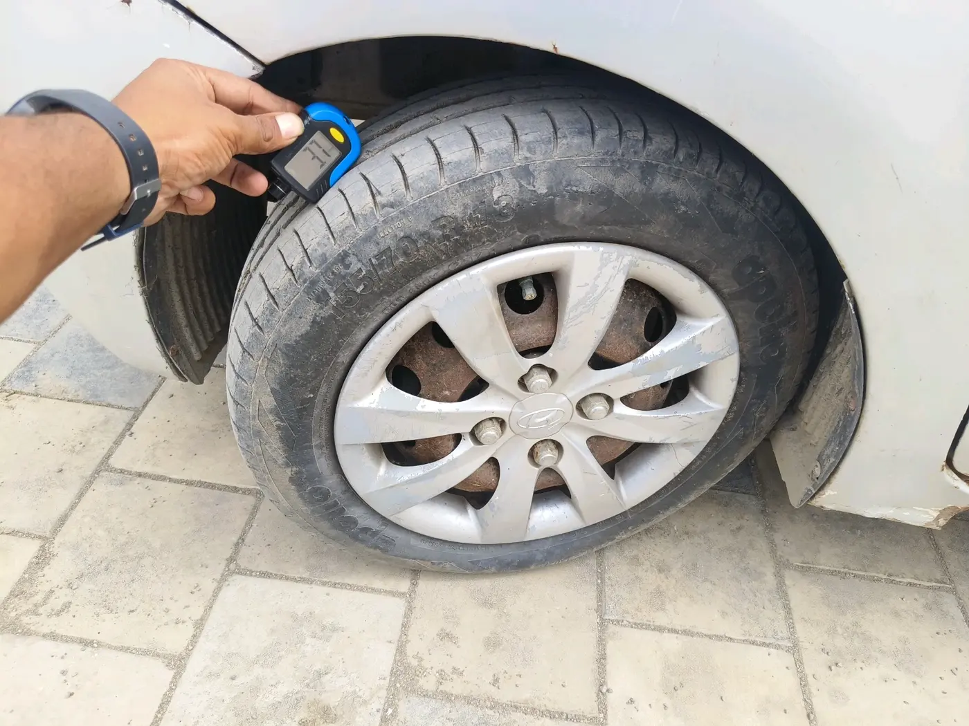 2012 Hyundai Eon MAGNA, Petrol, Manual, 16,980 km, tyre