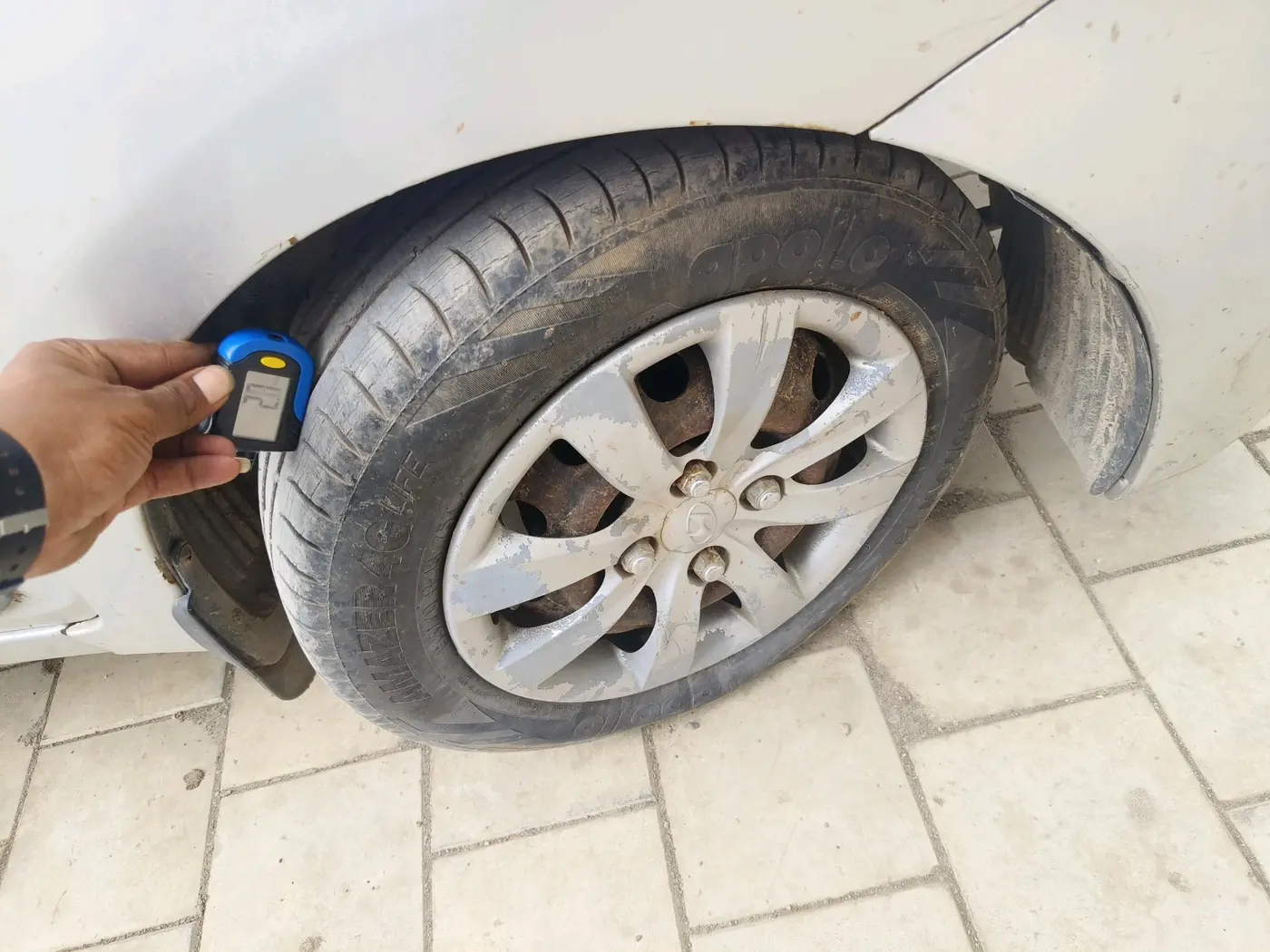 2012 Hyundai Eon MAGNA, Petrol, Manual, 16,980 km, tyre