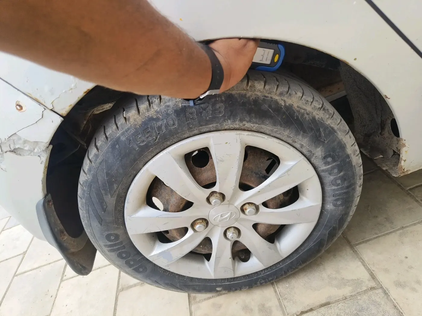 2012 Hyundai Eon MAGNA, Petrol, Manual, 16,980 km, tyre