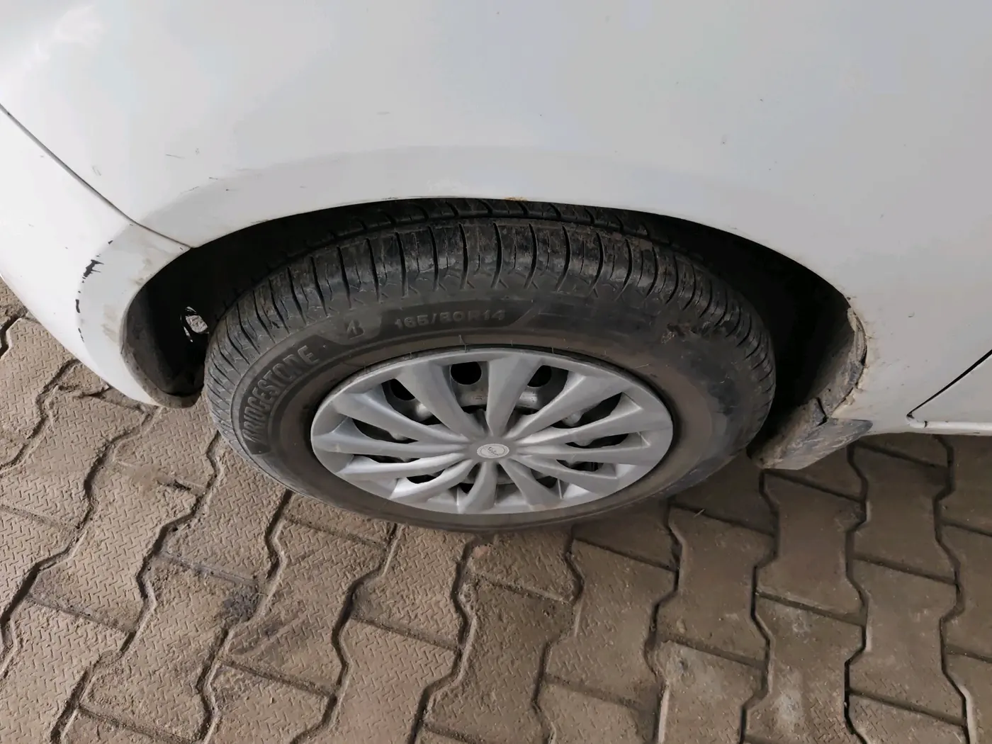 2016 Maruti Ritz LXI, CNG, Manual, 1,64,694 km, tyre