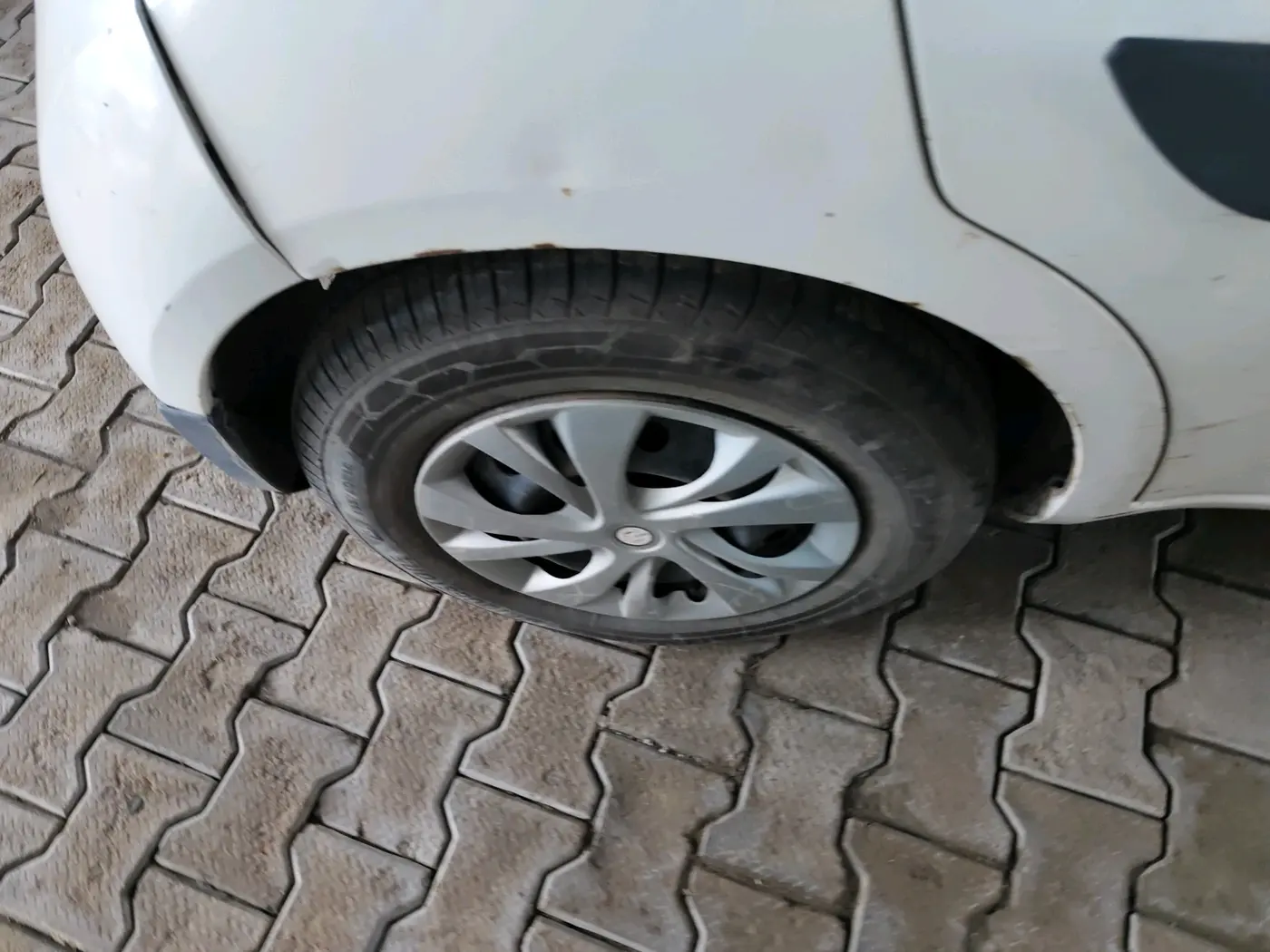 2016 Maruti Ritz LXI, CNG, Manual, 1,64,694 km, tyre