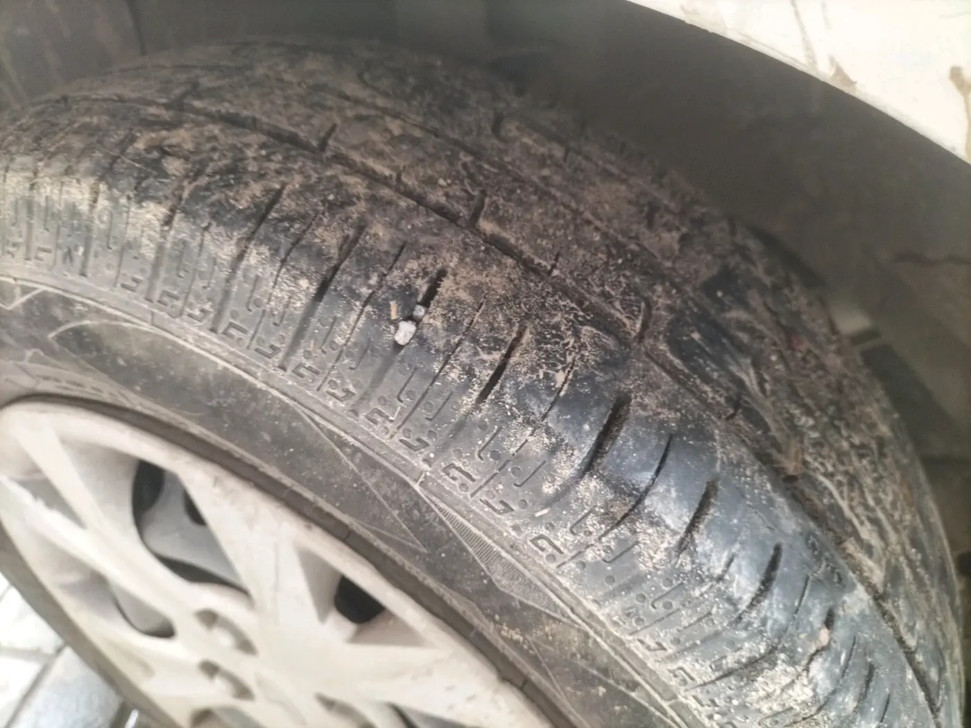 2016 Hyundai Grand i10 MAGNA 1.2 KAPPA VTVT, CNG, Manual, 1,11,097 km, tyre