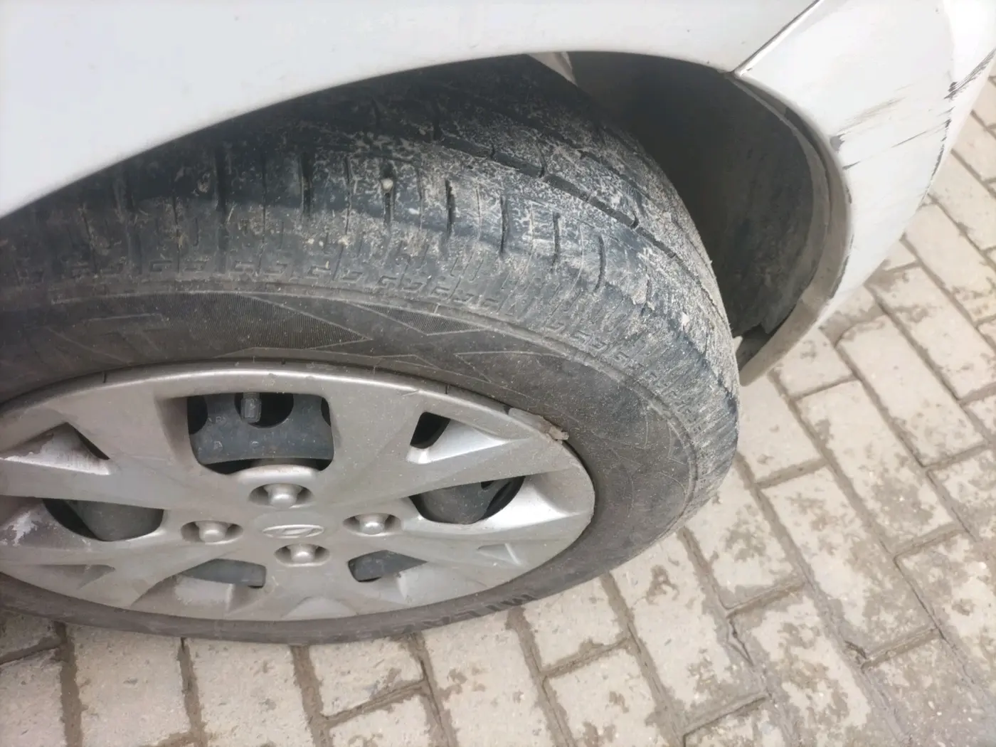 2016 Hyundai Grand i10 MAGNA 1.2 KAPPA VTVT, CNG, Manual, 1,11,097 km, tyre