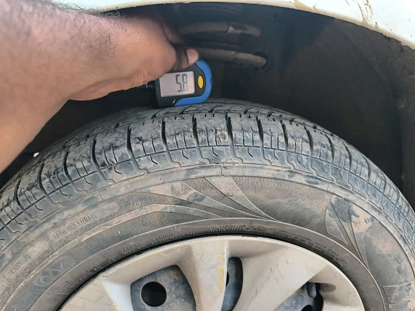 2019 Maruti Swift VXI, CNG, Manual, 74,580 km, tyre