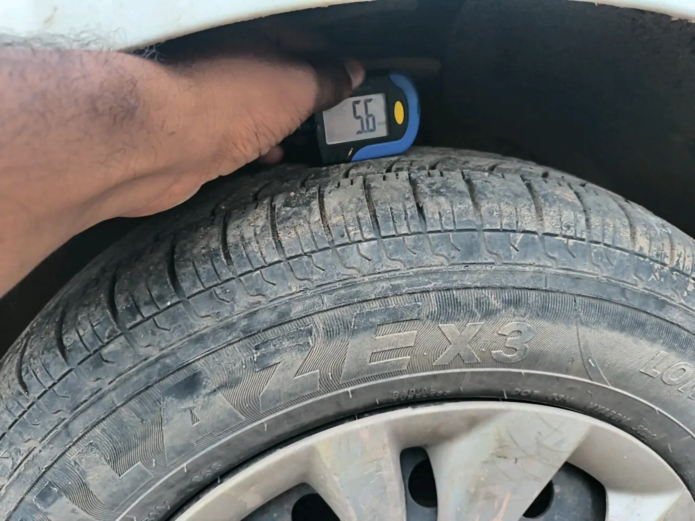2019 Maruti Swift VXI, CNG, Manual, 74,580 km, tyre