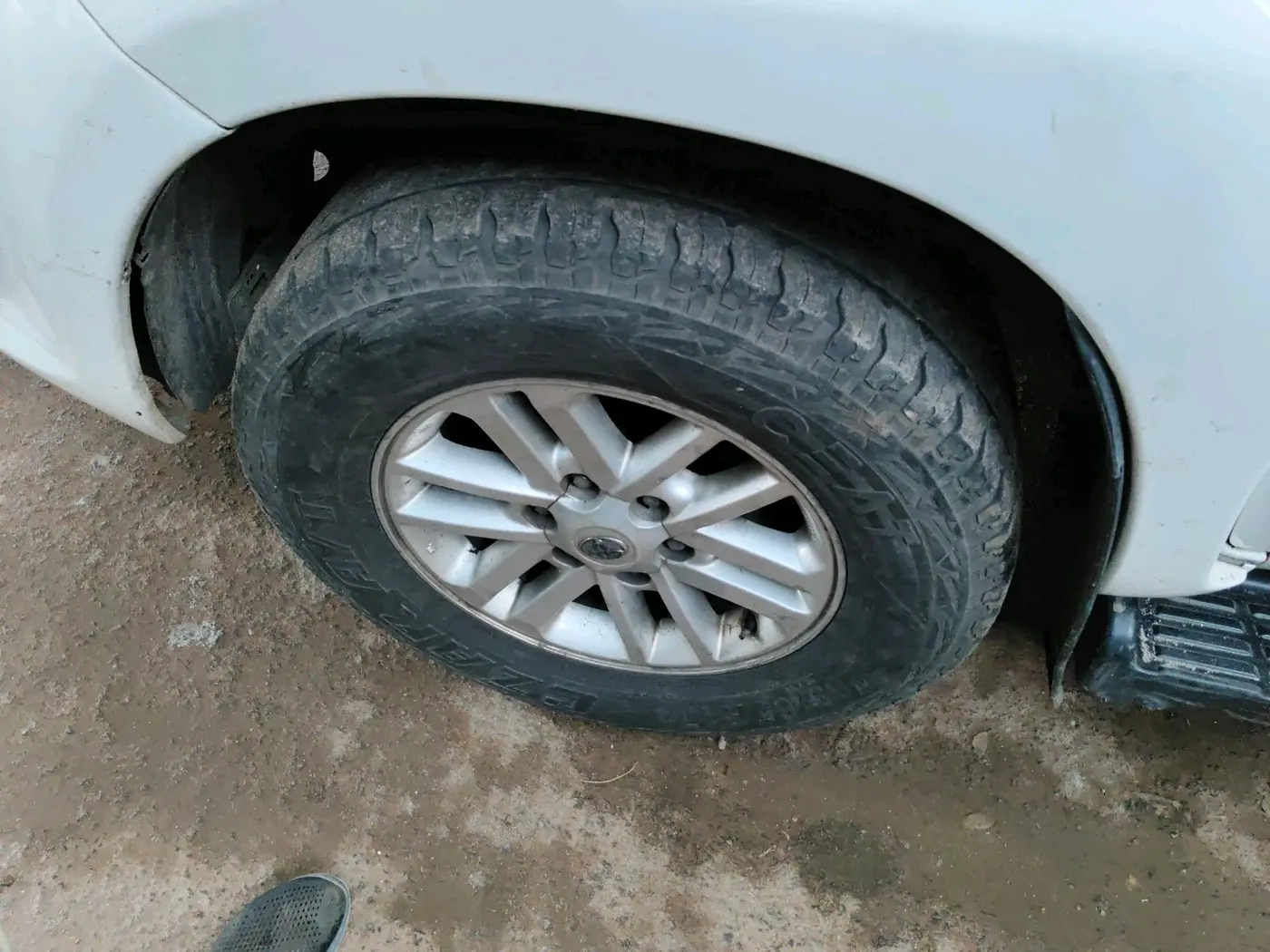 2014 Toyota Fortuner 3.0 4X2 AT, Diesel, Automatic, 1,27,488 km, tyre