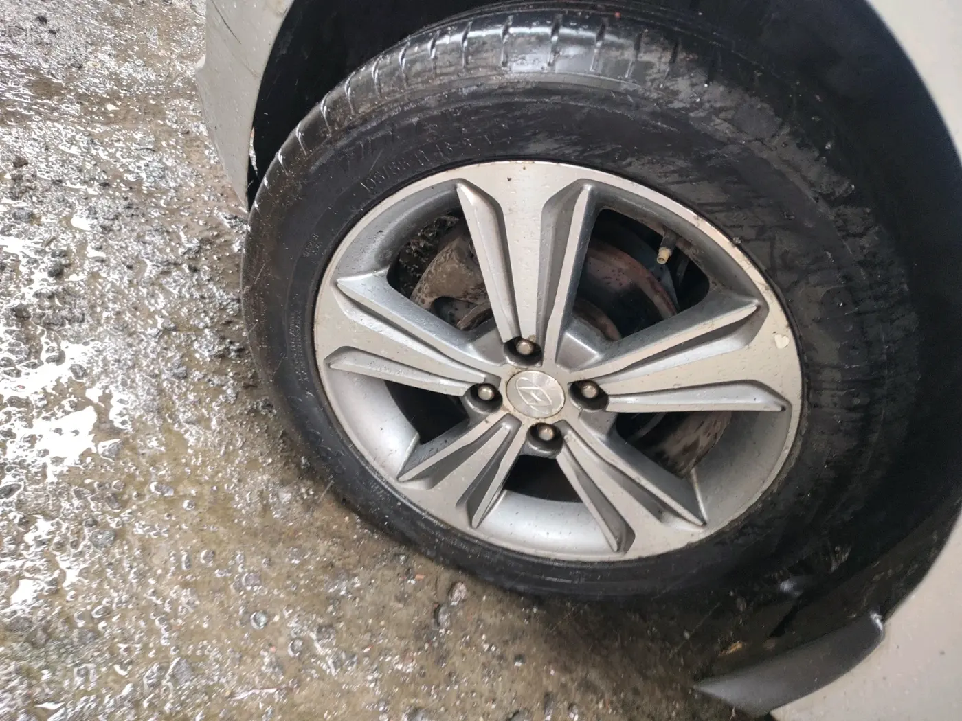 2017 Hyundai Verna 1.6 VTVT SX (O) AT, Petrol, Automatic, 98,643 km, tyre