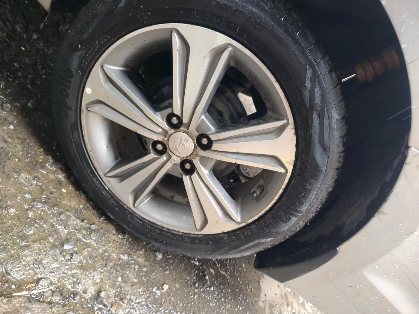 2017 Hyundai Verna 1.6 VTVT SX (O) AT, Petrol, Automatic, 98,643 km, tyre