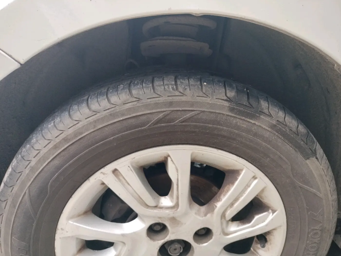 2016 Tata Tiago XZ PETROL, CNG, Manual, 1,22,540 km, tyre