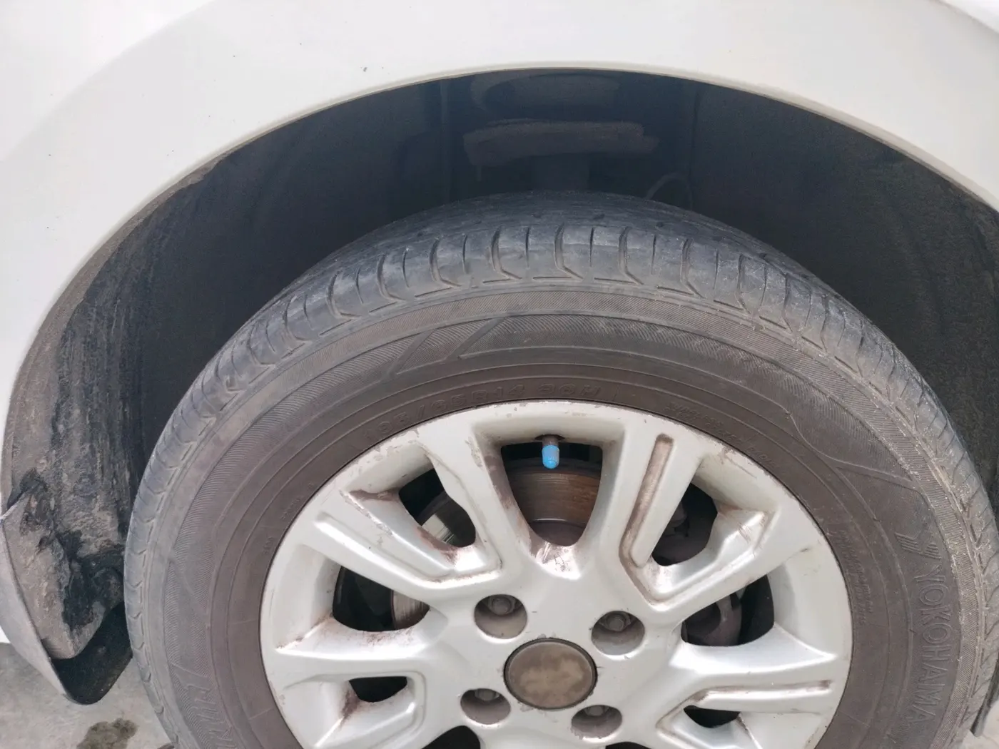 2016 Tata Tiago XZ PETROL, CNG, Manual, 1,22,540 km, tyre