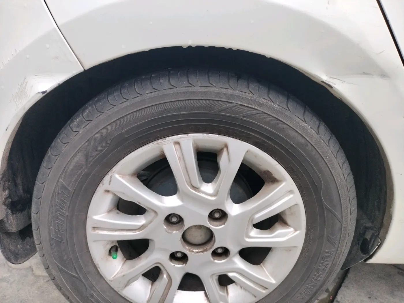 2016 Tata Tiago XZ PETROL, CNG, Manual, 1,22,540 km, tyre