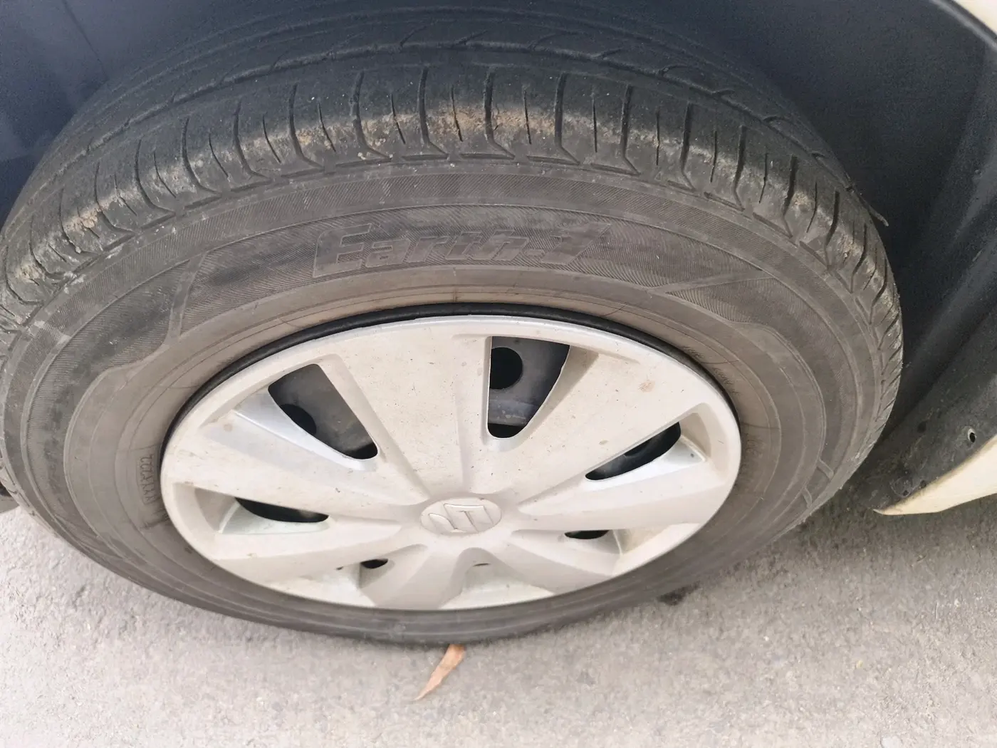 2011 Maruti Swift Dzire VXI, CNG, Manual, 1,21,499 km, tyre