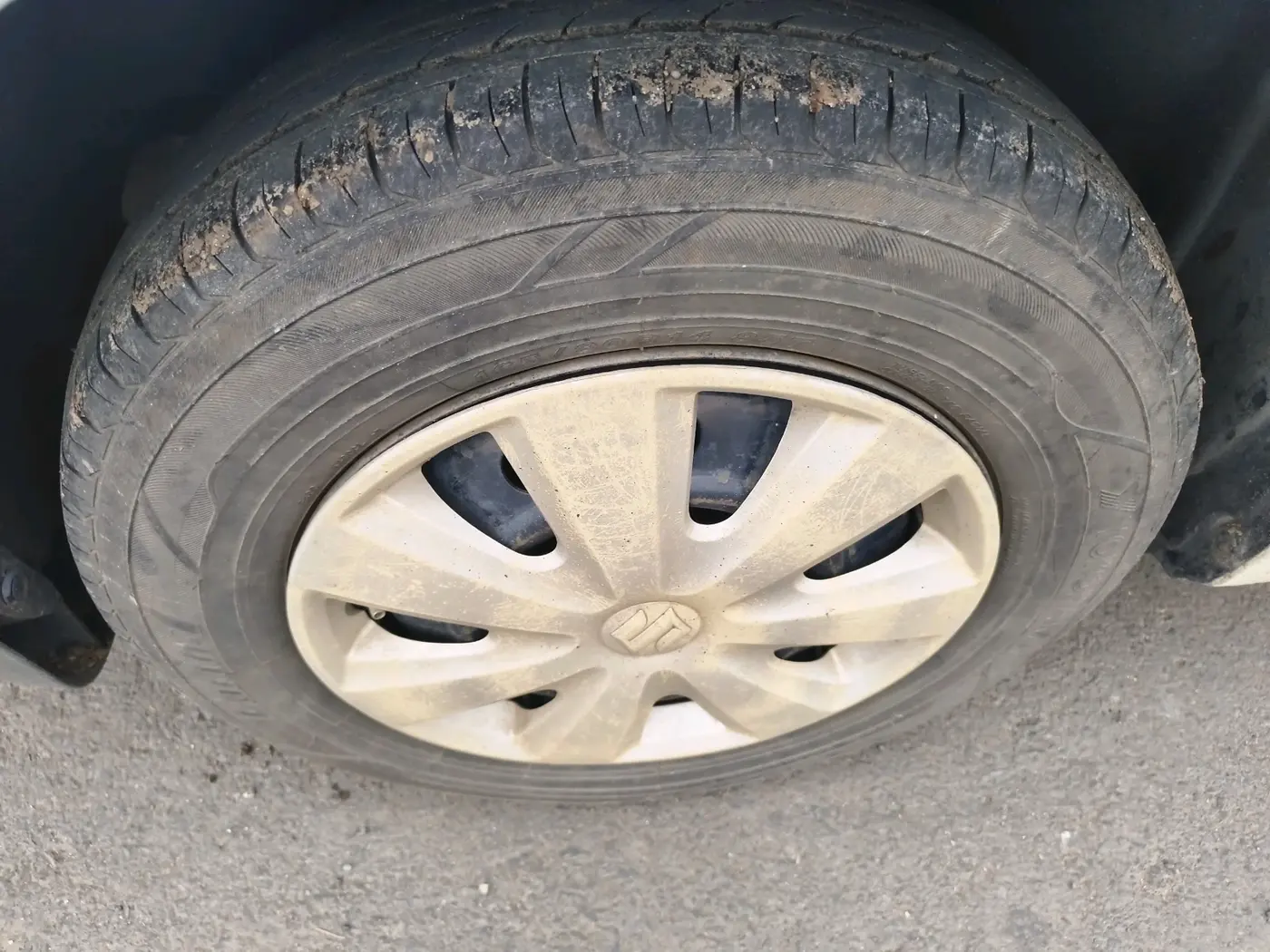 2011 Maruti Swift Dzire VXI, CNG, Manual, 1,21,499 km, tyre