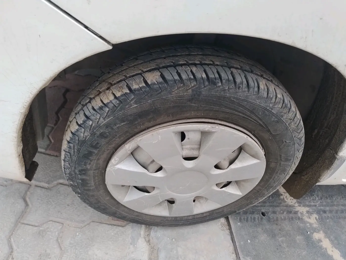 2013 Maruti Wagon R 1.0 LXI CNG, CNG, Manual, 1,17,464 km, tyre