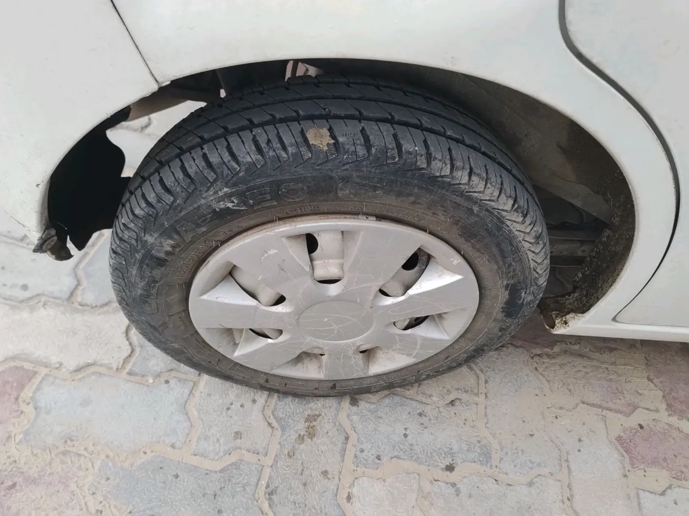 2013 Maruti Wagon R 1.0 LXI CNG, CNG, Manual, 1,17,464 km, tyre