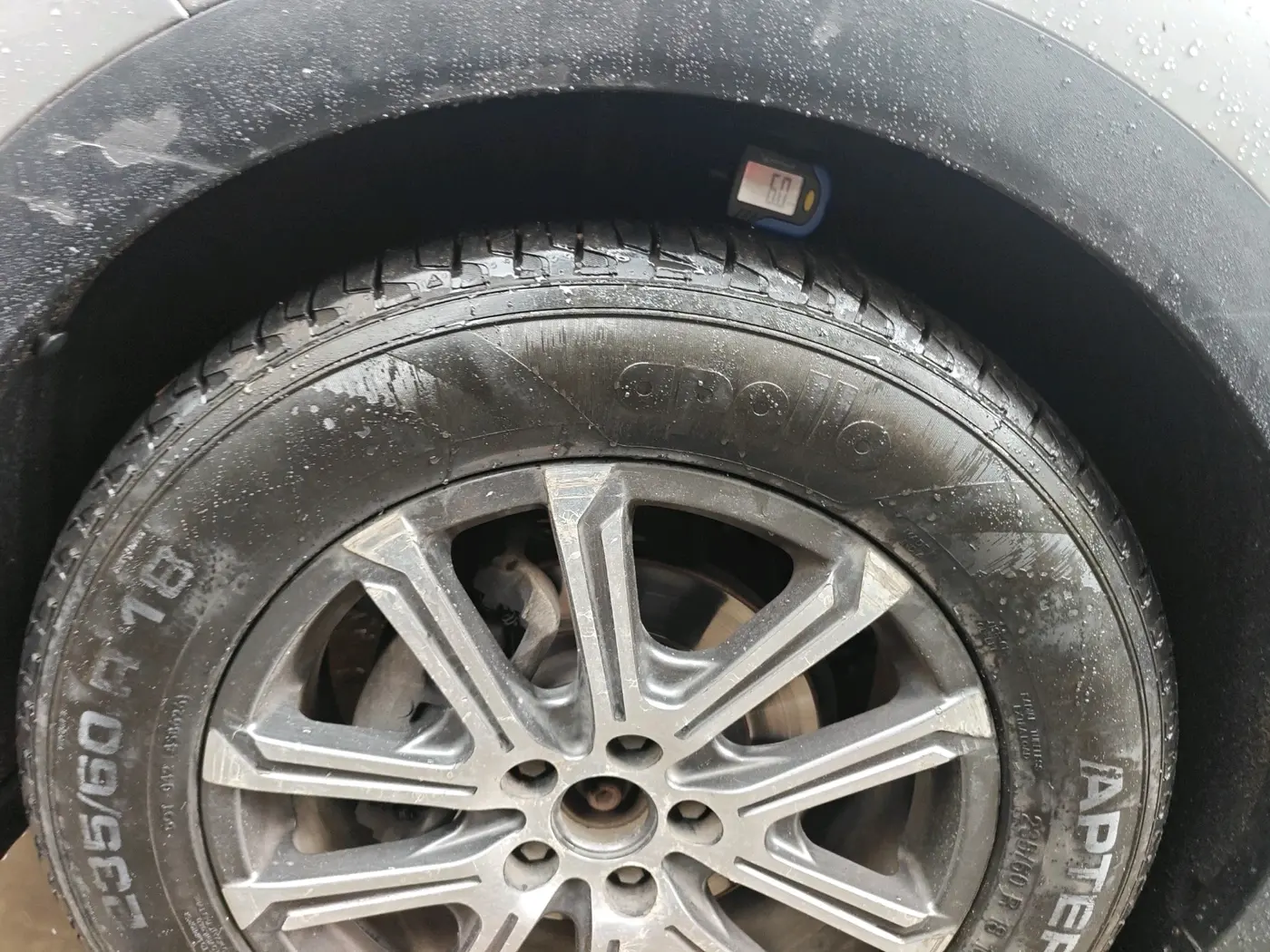 2022 Mahindra XUV700 AX 7 D AT 7 STR, Diesel, Automatic, 81,817 km, tyre