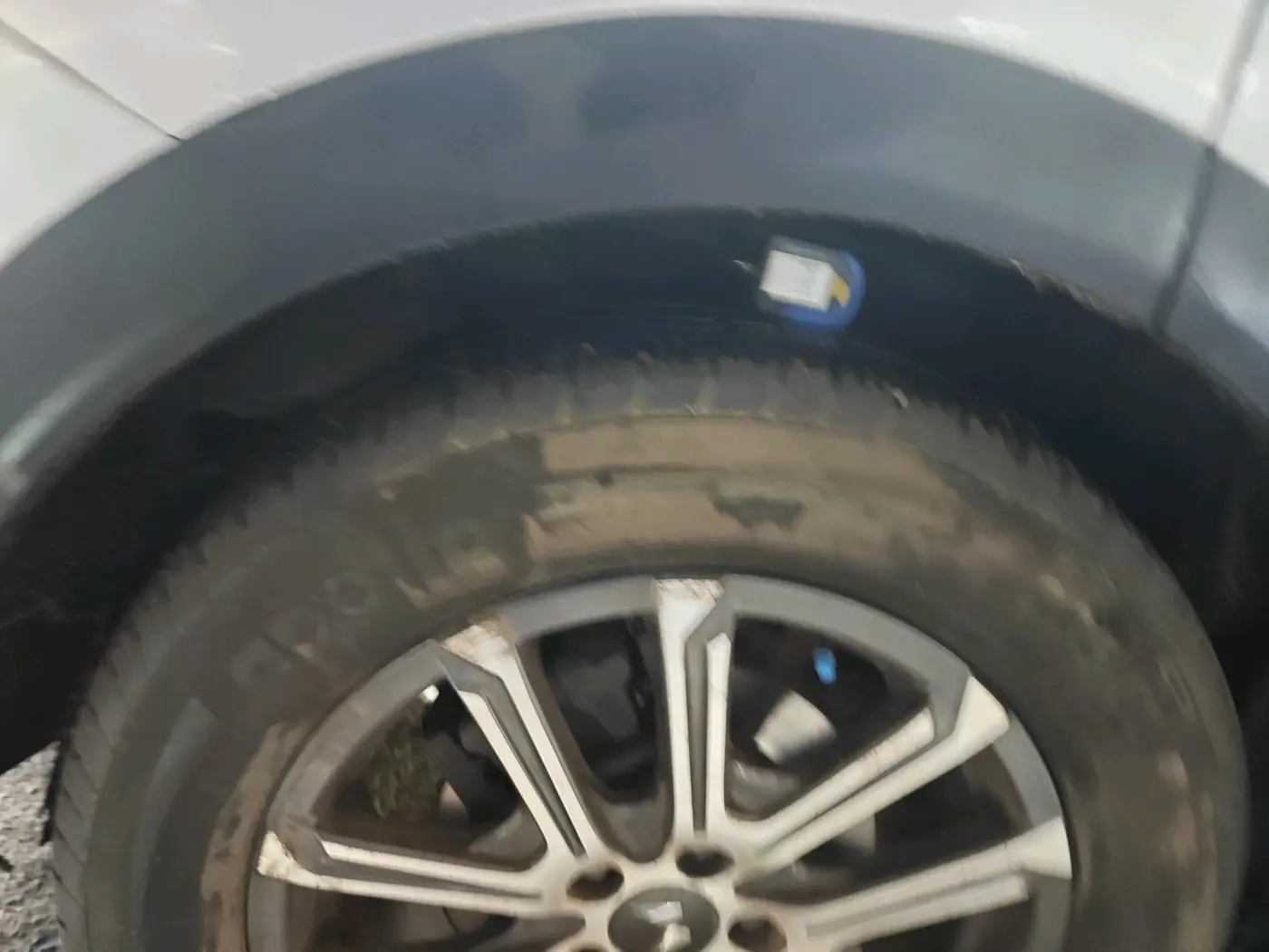 2022 Mahindra XUV700 AX 7 D AT 7 STR, Diesel, Automatic, 81,817 km, tyre