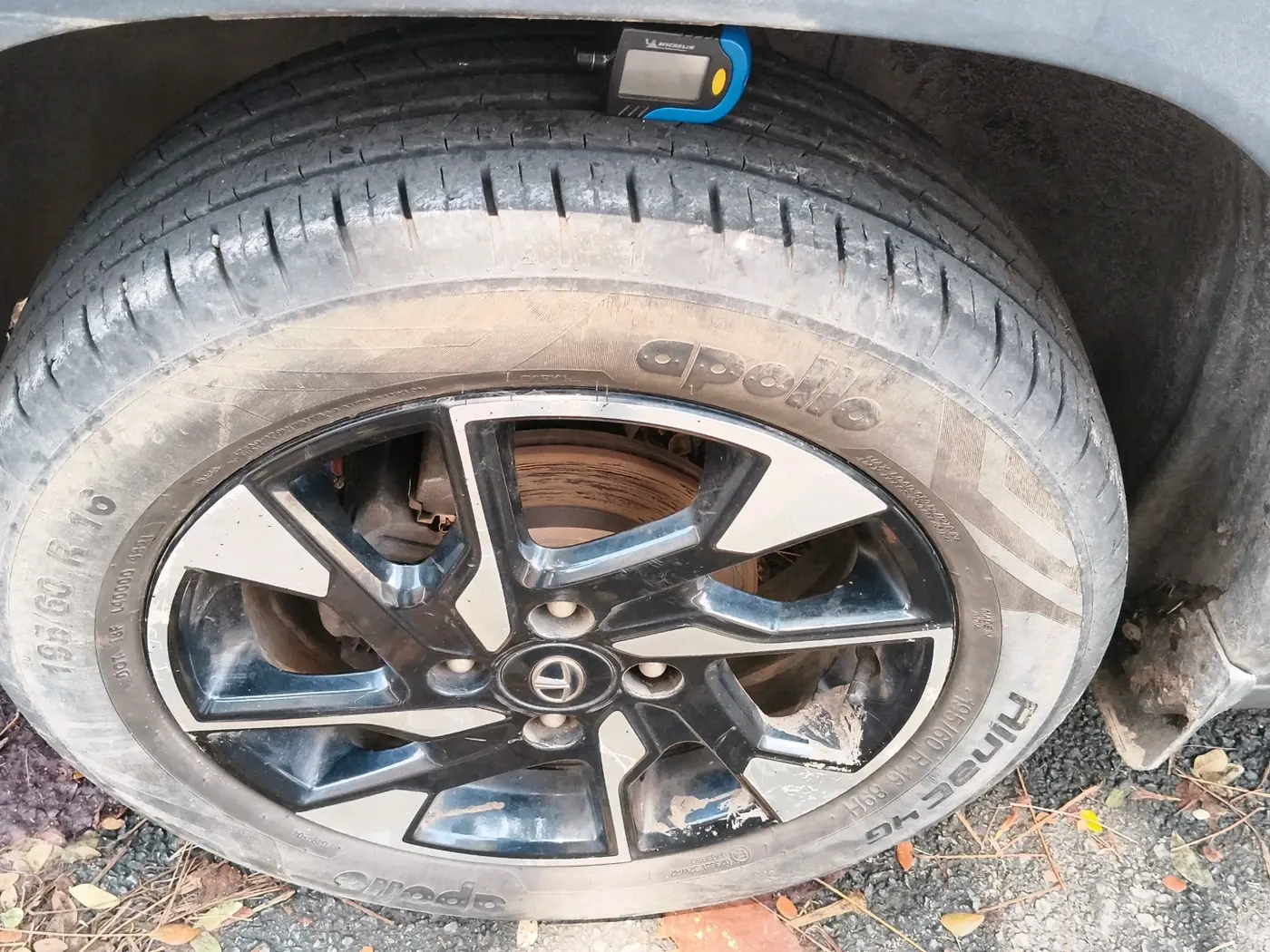 2022 Tata PUNCH ACCOMPLISHED MT, Petrol, Manual, 21,435 km, tyre
