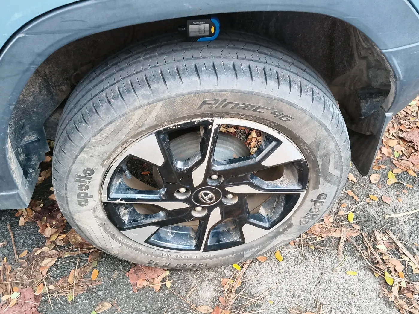 2022 Tata PUNCH ACCOMPLISHED MT, Petrol, Manual, 21,435 km, tyre