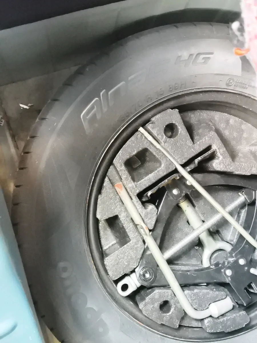 2022 Tata PUNCH ACCOMPLISHED MT, Petrol, Manual, 21,435 km, tyre